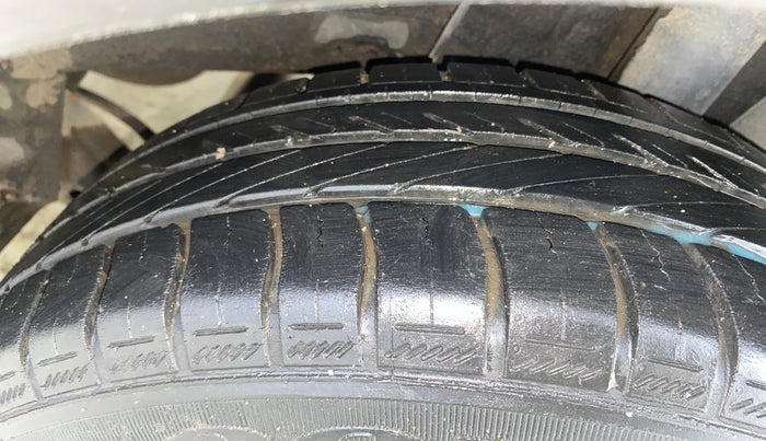 2015 Hyundai Xcent SX AT 1.2 (O), Petrol, Automatic, 57,402 km, Left Rear Tyre Tread