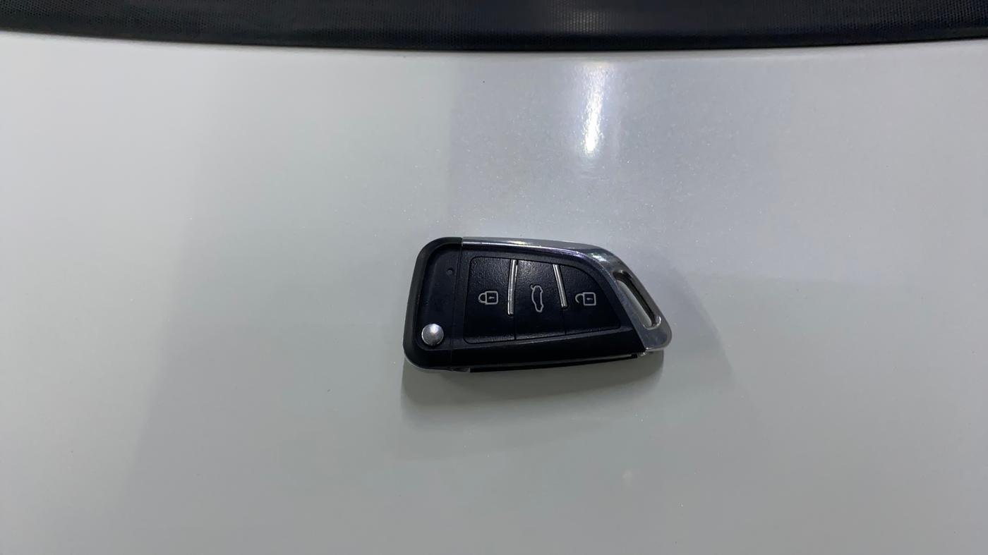 2019 Tata Tiago XT PETROL, CNG, Manual, 96,728 km, Key Close Up