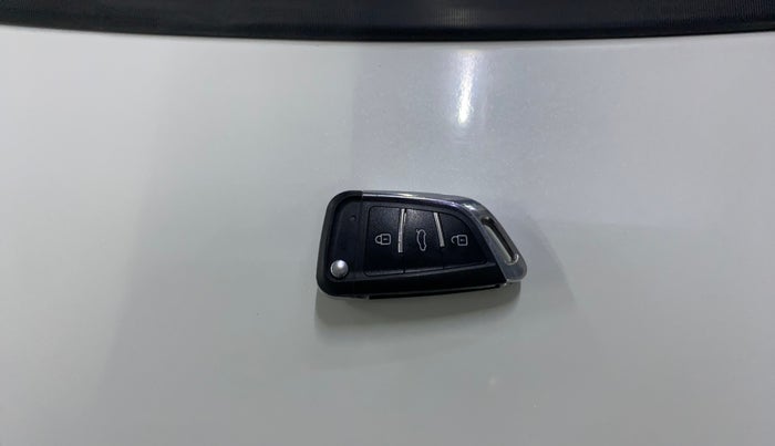 2019 Tata Tiago XT PETROL, CNG, Manual, 96,860 km, Key Close Up