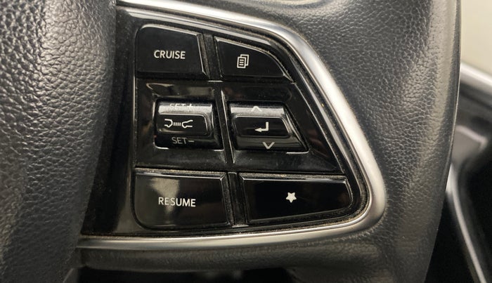 2022 Mahindra XUV700 AX 7 D AT AWD 7 STR, Diesel, Automatic, 1,18,927 km, Adaptive Cruise Control