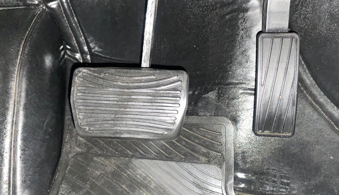 2022 Mahindra XUV700 AX 7 D AT AWD 7 STR, Diesel, Automatic, 1,18,927 km, Pedals