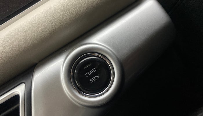 2022 Mahindra XUV700 AX 7 D AT AWD 7 STR, Diesel, Automatic, 1,18,927 km, Keyless Start/ Stop Button