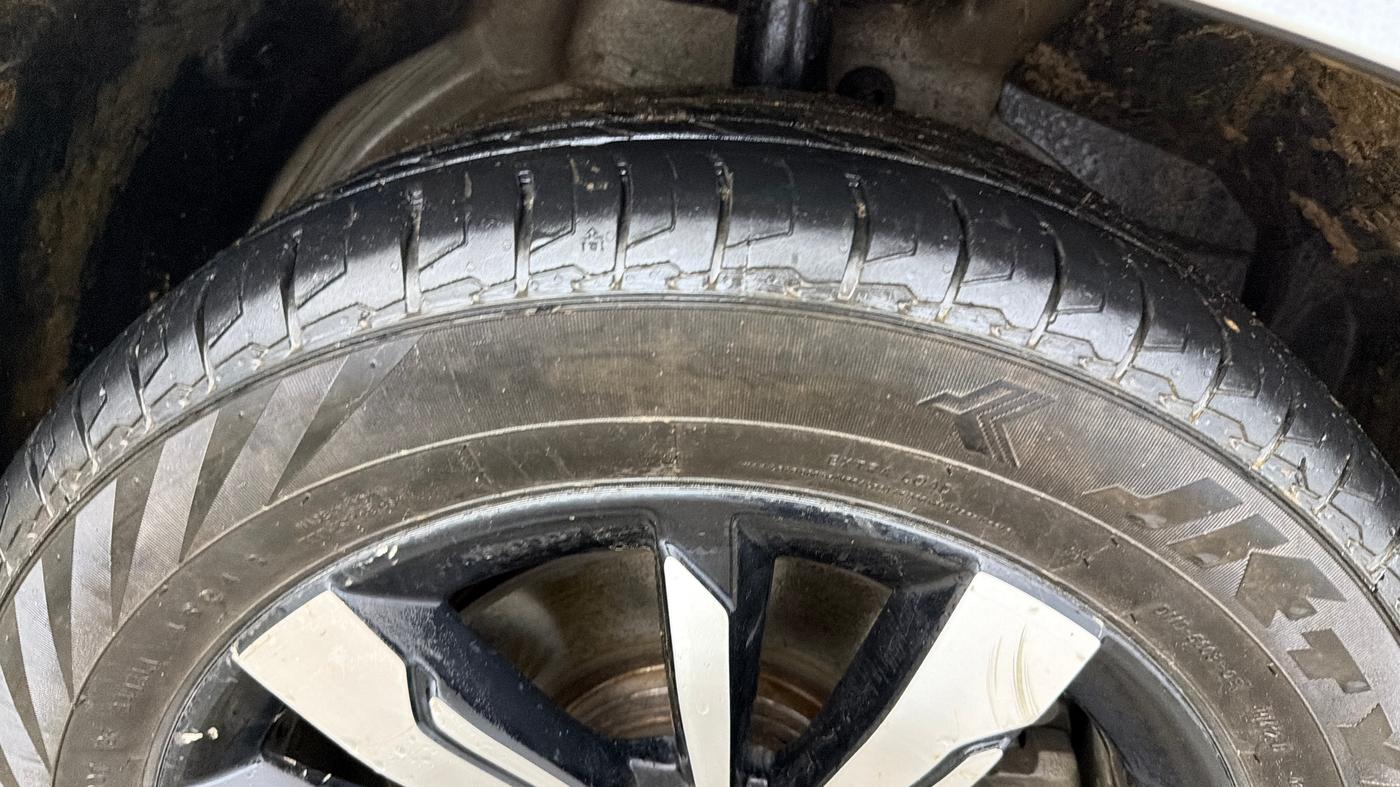 2020 MG HECTOR SHARP 1.5 DCT PETROL, Petrol, Automatic, 72,725 km, Right Front Tyre Tread
