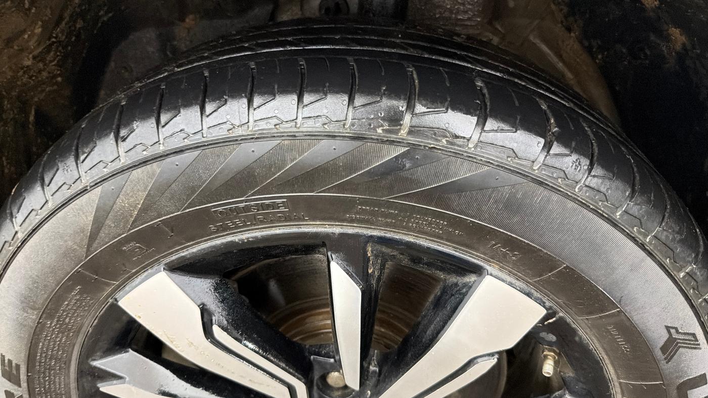 2020 MG HECTOR SHARP 1.5 DCT PETROL, Petrol, Automatic, 72,725 km, Left Front Tyre Tread