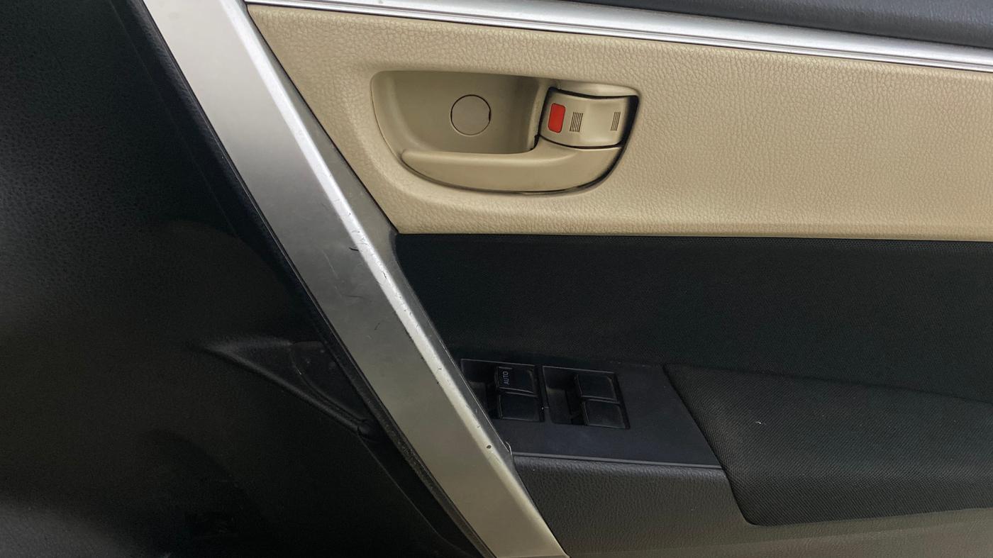 2016 Toyota Corolla Altis J DIESEL, Diesel, Manual, 1,01,145 km, Driver Side Door Panels Control
