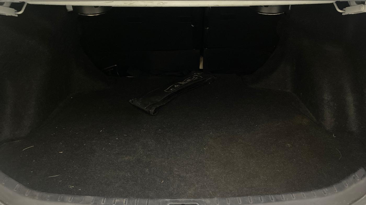 2016 Toyota Corolla Altis J DIESEL, Diesel, Manual, 1,01,145 km, Boot Inside