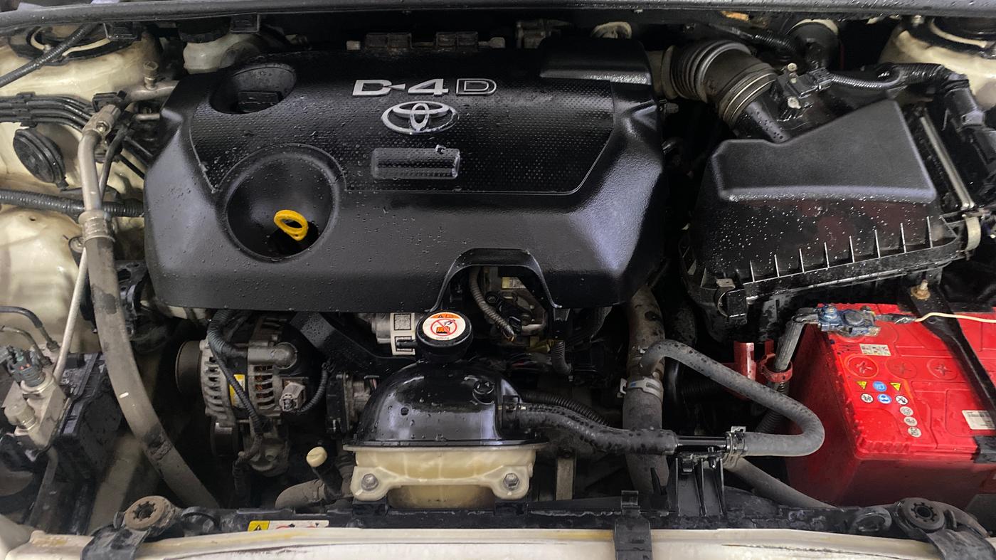 2016 Toyota Corolla Altis J DIESEL, Diesel, Manual, 1,01,145 km, Engine View