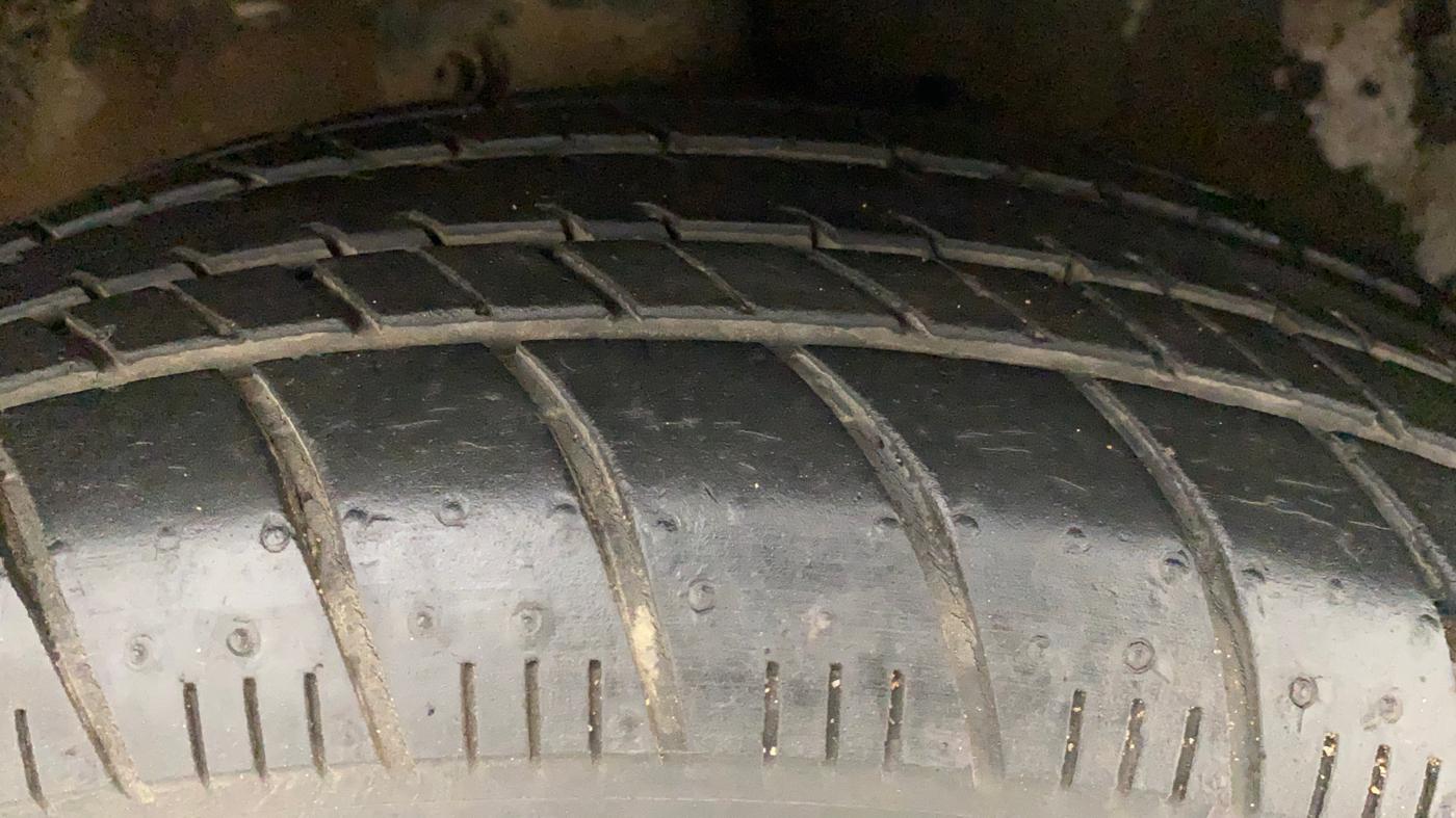 2017 Maruti Celerio VXI AMT, Petrol, Automatic, 36,255 km, Right Front Tyre Tread