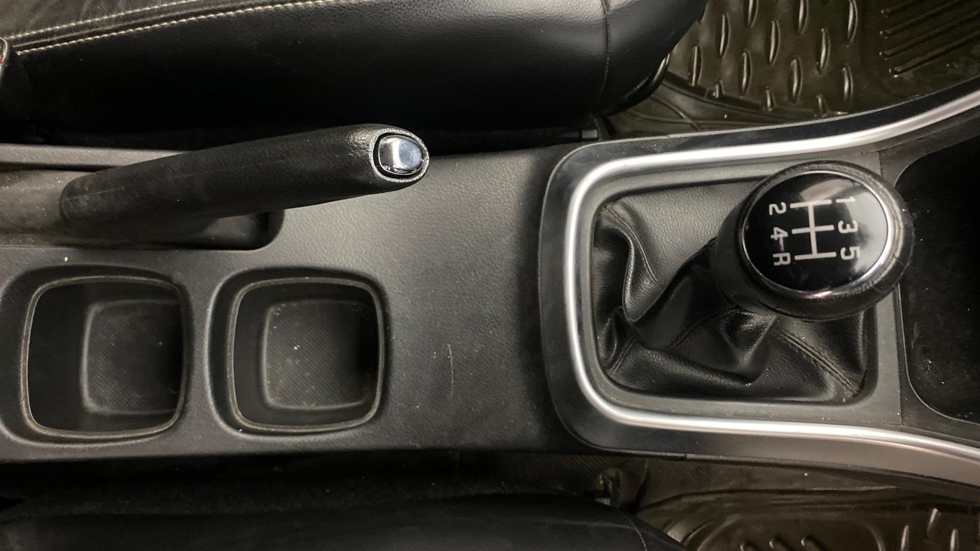 2019 Maruti S Cross ALPHA 1.3, Diesel, Manual, 1,00,539 km, Gear Lever