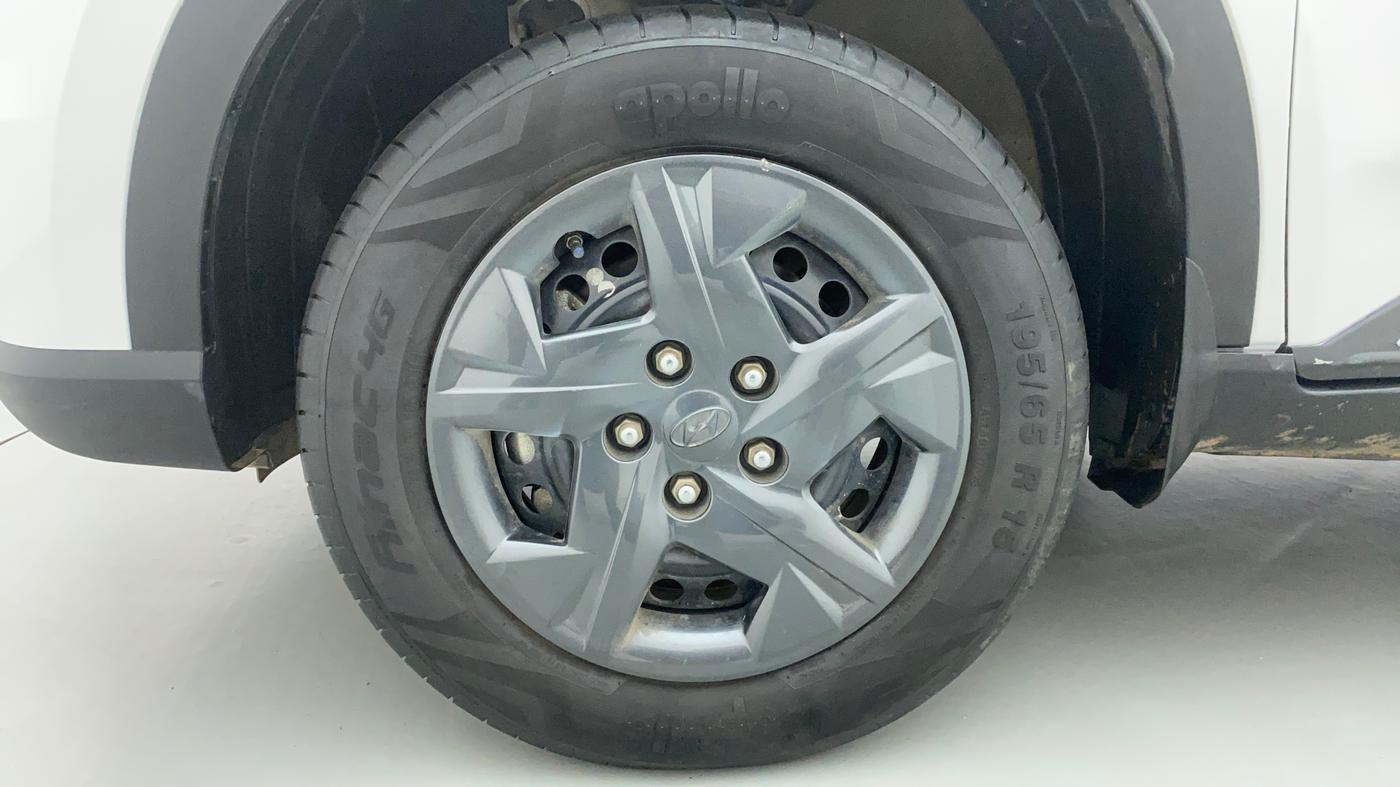 2023 Hyundai VENUE S(O) 1.2, Petrol, Manual, 7,071 km, Left Front Wheel