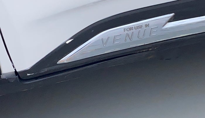 2023 Hyundai VENUE S(O) 1.2, Petrol, Manual, 7,071 km, Left running board - Slight misalignement