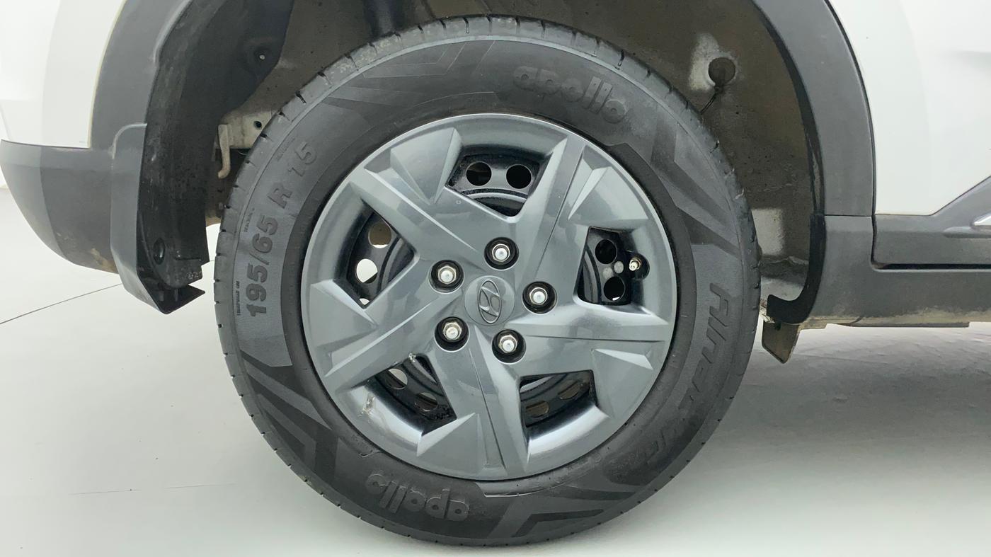 2023 Hyundai VENUE S(O) 1.2, Petrol, Manual, 7,071 km, Right Rear Wheel