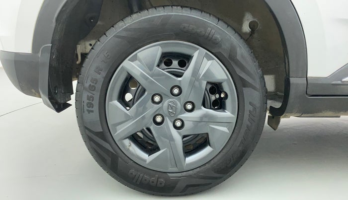 2023 Hyundai VENUE S(O) 1.2, Petrol, Manual, 7,071 km, Right Rear Wheel