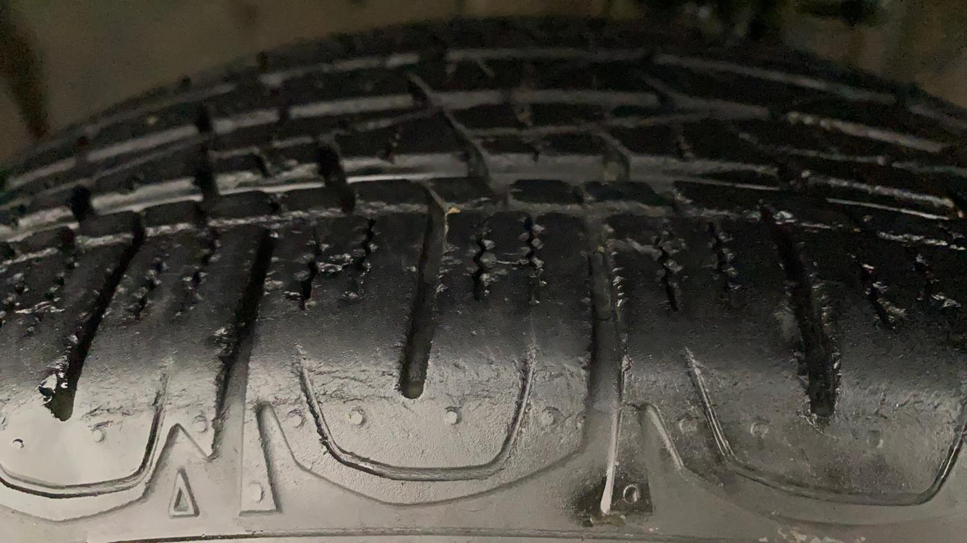 2018 Jeep Compass LIMITED 2.0 DIESEL, Diesel, Manual, 32,353 km, Left Front Tyre Tread
