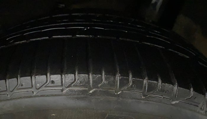 2017 Maruti Baleno ALPHA PETROL 1.2, Petrol, Manual, 70,512 km, Left Rear Tyre Tread