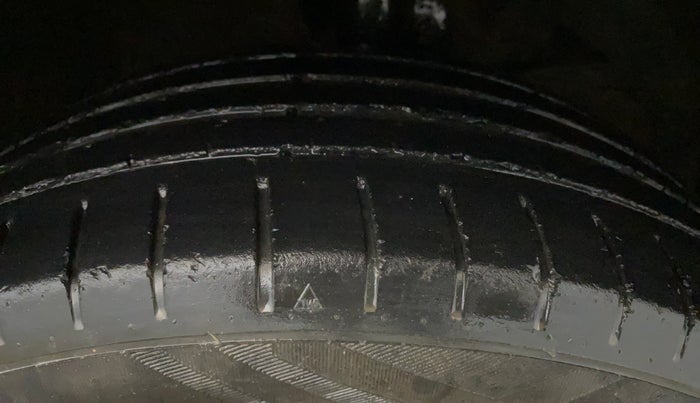 2017 Maruti Baleno ALPHA PETROL 1.2, Petrol, Manual, 70,512 km, Right Front Tyre Tread