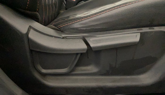 2023 Hyundai NEW I20 SPORTZ 1.2 MT, Petrol, Manual, 54,123 km, Driver Side Adjustment Panel