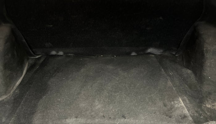 2015 Maruti Swift Dzire LXI (O), Petrol, Manual, 87,580 km, Boot Inside