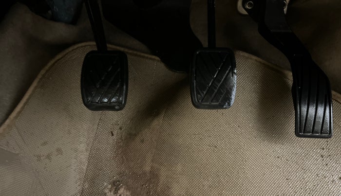 2015 Maruti Swift Dzire LXI (O), Petrol, Manual, 87,580 km, Pedals