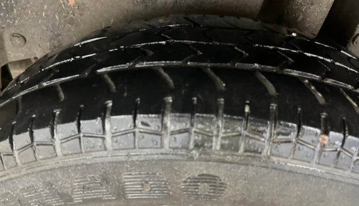 2015 Maruti Swift Dzire LXI (O), Petrol, Manual, 87,580 km, Left Rear Tyre Tread