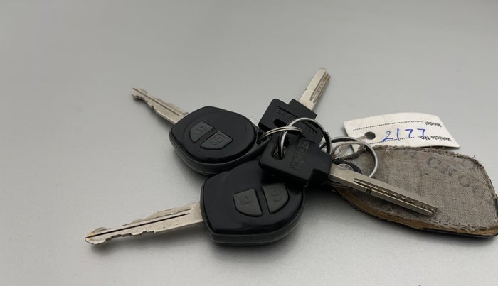 2015 Maruti Swift Dzire LXI (O), Petrol, Manual, 87,580 km, Key Close Up