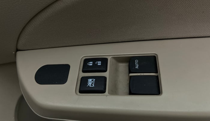 2015 Maruti Swift Dzire LXI (O), Petrol, Manual, 87,580 km, Driver Side Door Panels Control