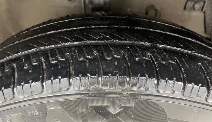 2015 Maruti Swift Dzire LXI (O), Petrol, Manual, 87,580 km, Right Front Tyre Tread