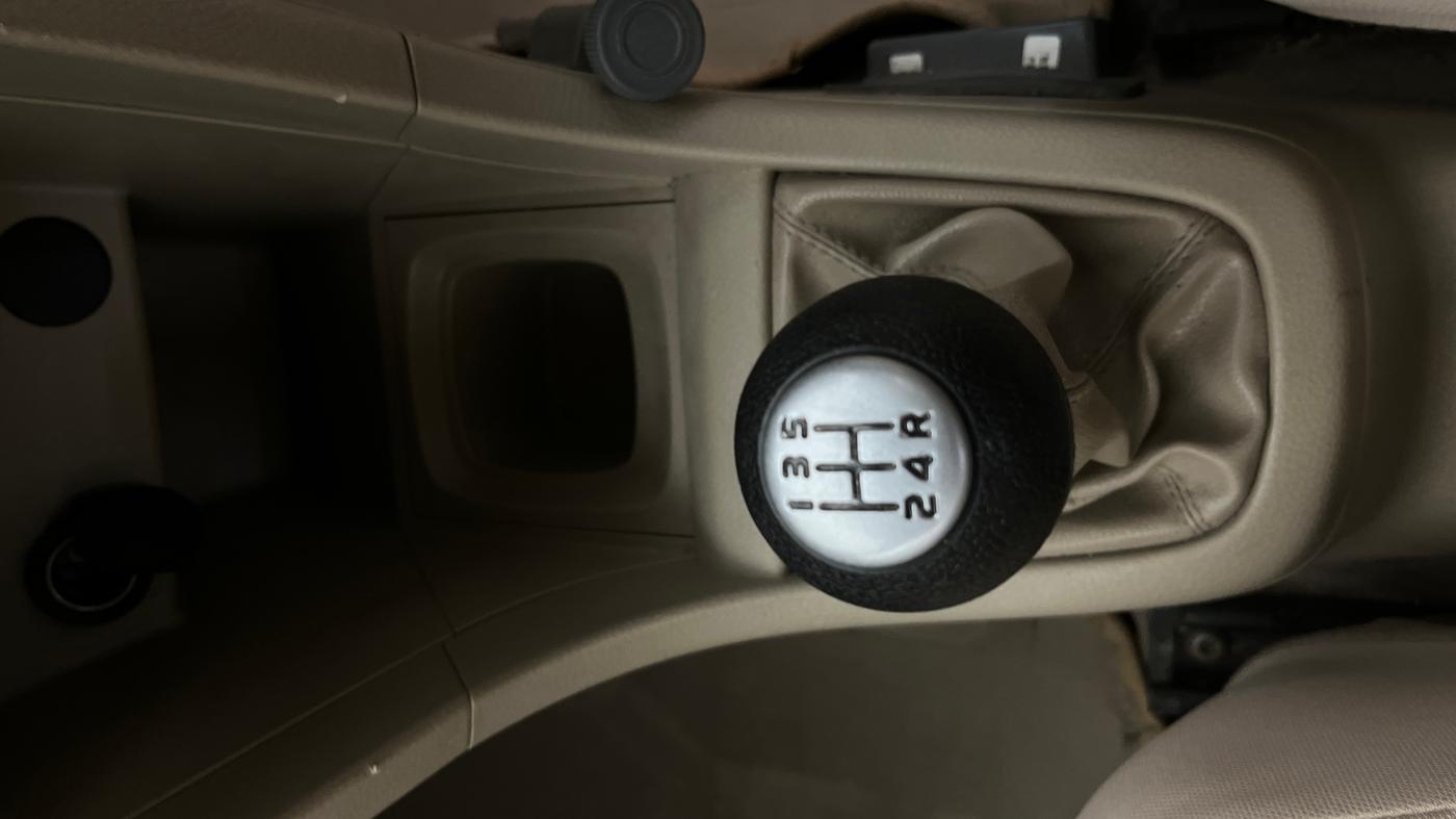2015 Maruti Swift Dzire LXI (O), Petrol, Manual, 87,580 km, Gear Lever