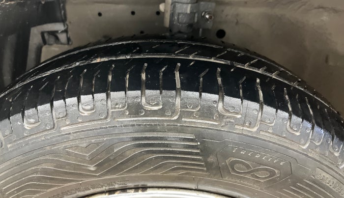 2015 Maruti Swift Dzire LXI (O), Petrol, Manual, 87,580 km, Left Front Tyre Tread