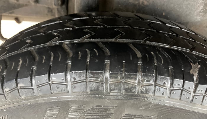 2015 Maruti Swift Dzire LXI (O), Petrol, Manual, 87,580 km, Right Rear Tyre Tread