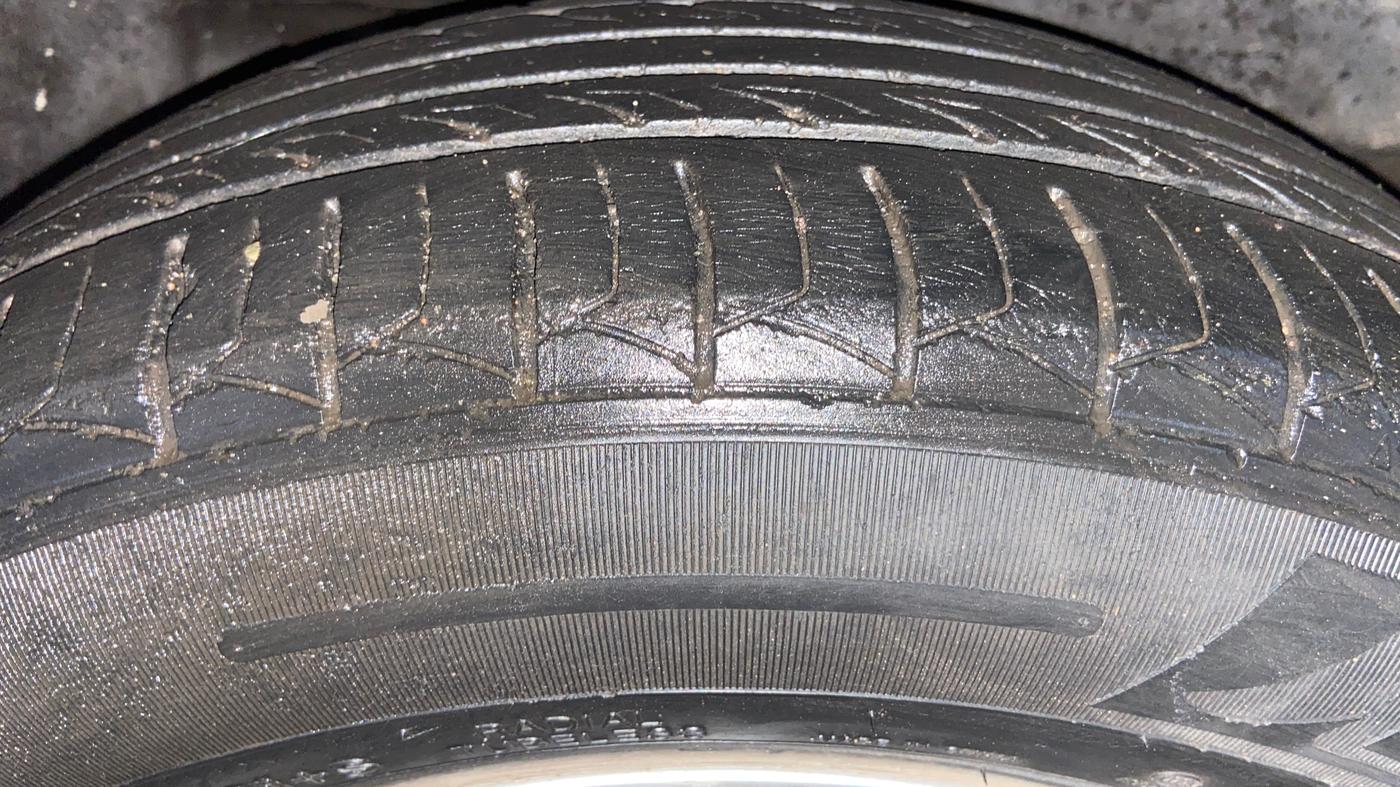 2013 Toyota Corolla Altis GL PETROL, CNG, Manual, 1,06,959 km, Left Rear Tyre Tread