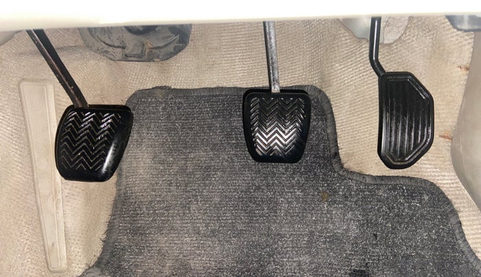 2013 Toyota Corolla Altis GL PETROL, CNG, Manual, 1,06,959 km, Pedals