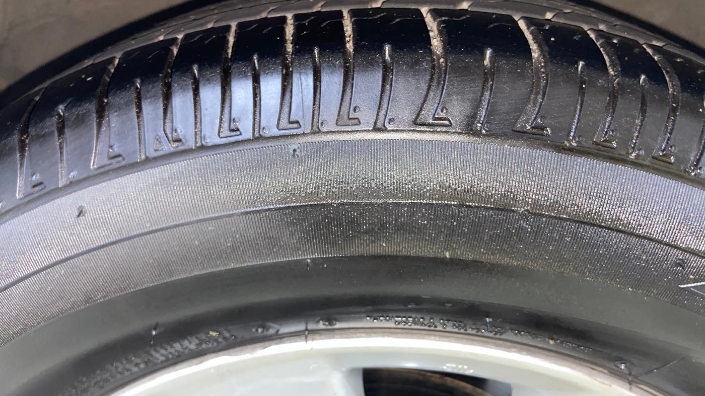 2013 Toyota Corolla Altis GL PETROL, CNG, Manual, 1,06,959 km, Left Front Tyre Tread