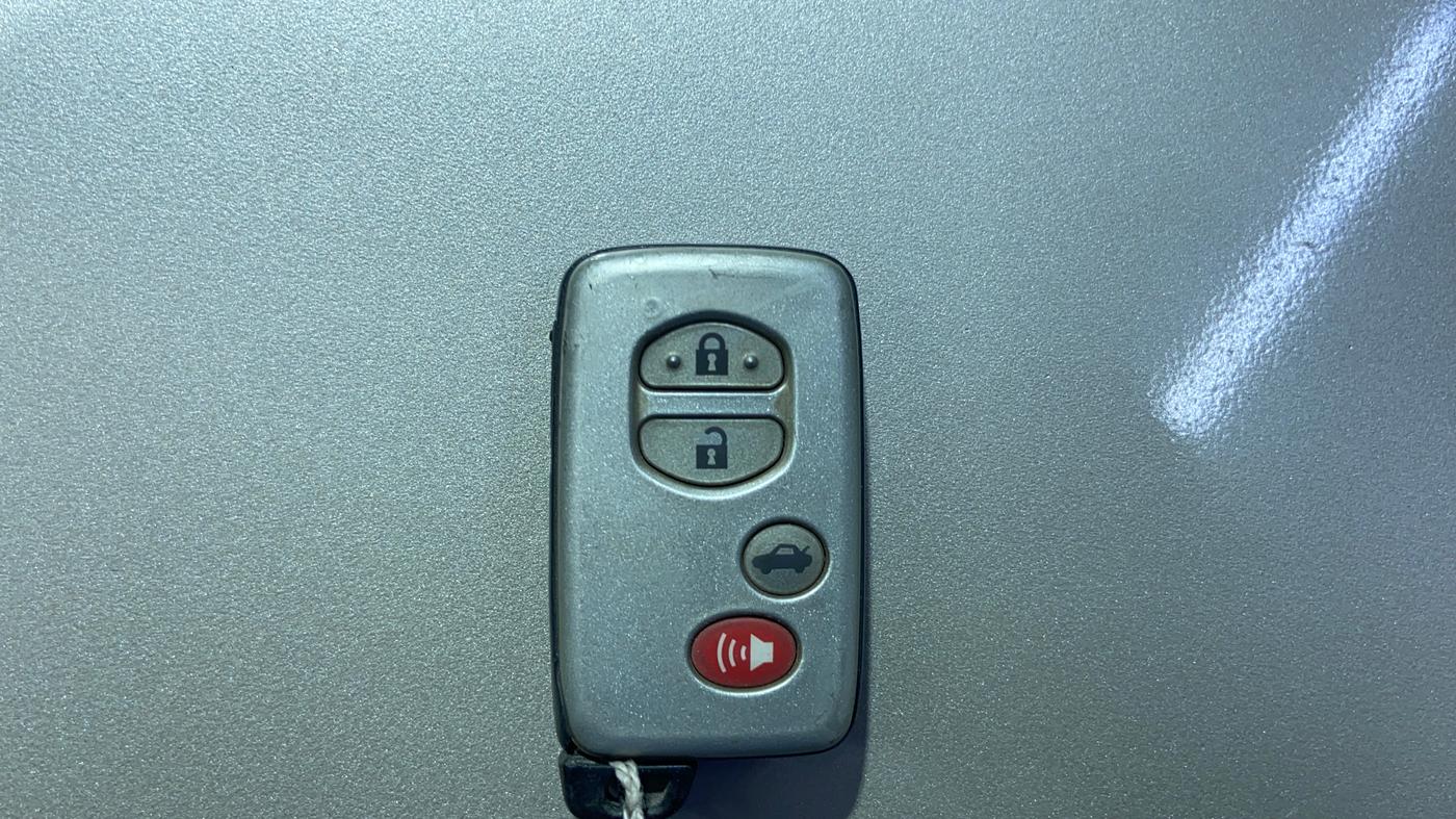 2013 Toyota Corolla Altis GL PETROL, CNG, Manual, 1,06,959 km, Key Close Up