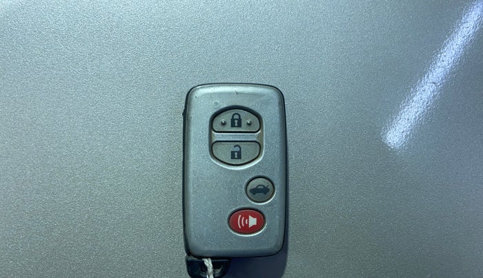 2013 Toyota Corolla Altis GL PETROL, CNG, Manual, 1,06,959 km, Key Close Up