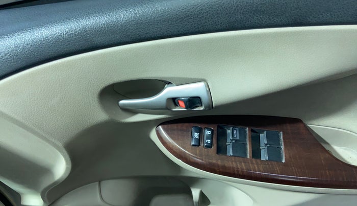 2013 Toyota Corolla Altis GL PETROL, CNG, Manual, 1,06,959 km, Driver Side Door Panels Control