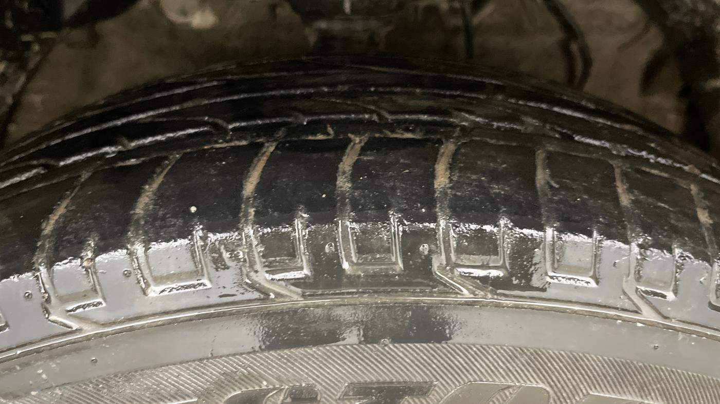 2021 Mahindra XUV300 W4 1.2 PETROL, Petrol, Manual, 63,350 km, Right Front Tyre Tread