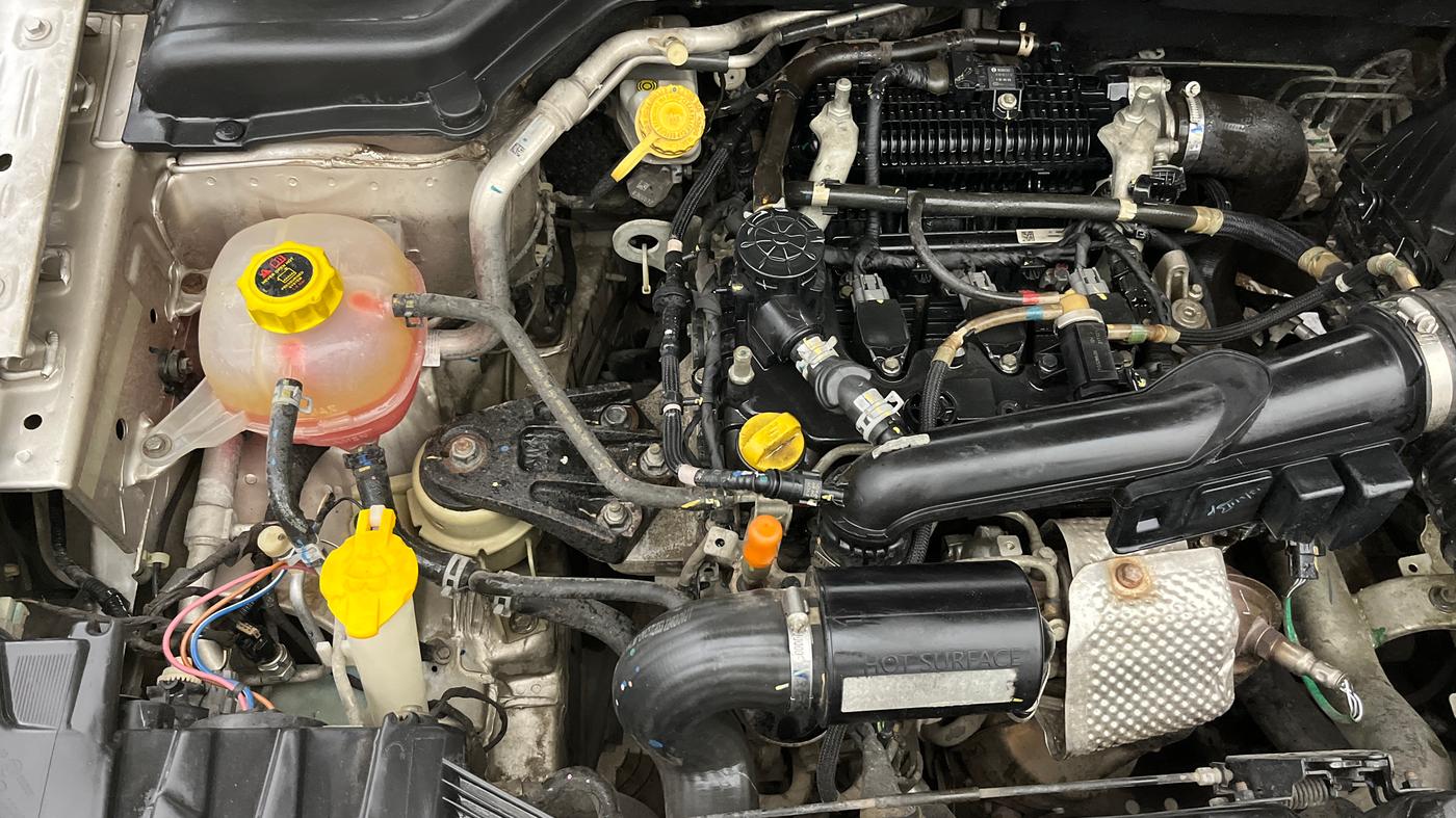 2021 Mahindra XUV300 W4 1.2 PETROL, Petrol, Manual, 63,350 km, Engine View - Right