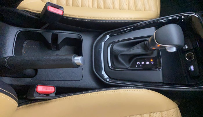 2024 KIA SONET 	 HTX 1.0 TURBO DCT, Petrol, Automatic, 6,896 km, Gear Lever