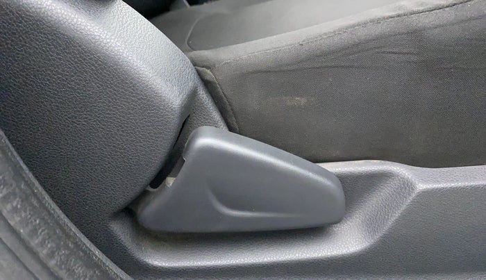 2015 Renault Kwid RXT 0.8, Petrol, Manual, 33,506 km, Driver Side Adjustment Panel