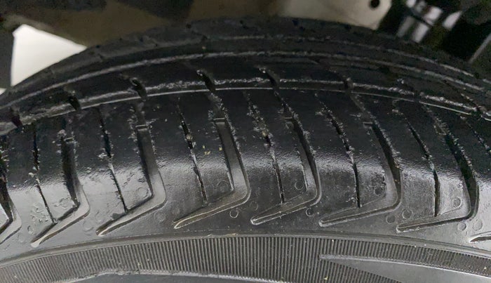 2015 Renault Kwid RXT 0.8, Petrol, Manual, 33,506 km, Left Front Tyre Tread