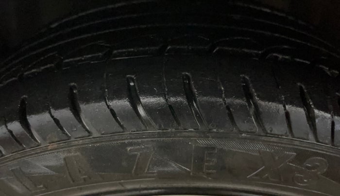 2015 Honda Amaze 1.2L I-VTEC S, Petrol, Manual, 56,165 km, Left Front Tyre Tread