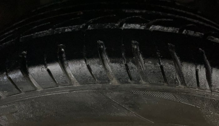 2015 Honda Amaze 1.2L I-VTEC S, Petrol, Manual, 56,165 km, Right Front Tyre Tread