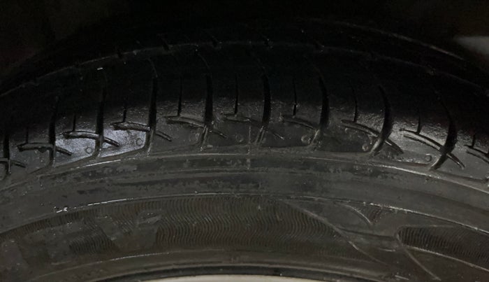 2015 Honda Amaze 1.2L I-VTEC S, Petrol, Manual, 56,165 km, Right Rear Tyre Tread
