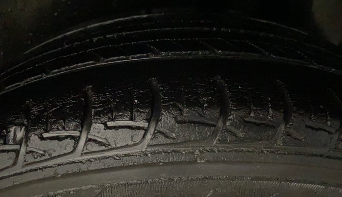 2015 Maruti Ciaz ZXI+, CNG, Manual, 78,804 km, Left Rear Tyre Tread
