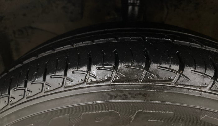 2014 Honda Amaze 1.2L I-VTEC VX AT, Petrol, Automatic, 42,707 km, Left Front Tyre Tread