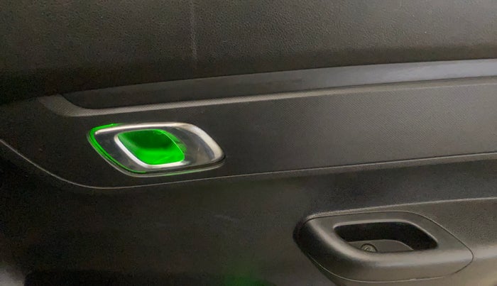 2019 Renault Kwid RXT 1.0 (O), Petrol, Manual, 31,523 km, Driver Side Door Panels Control