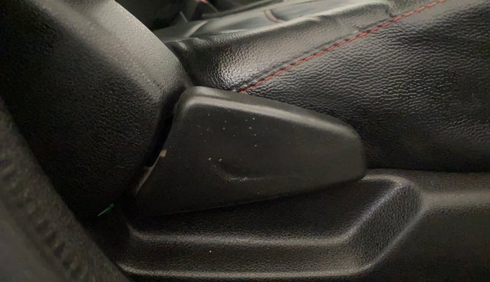 2019 Renault Kwid RXT 1.0 (O), Petrol, Manual, 31,523 km, Driver Side Adjustment Panel