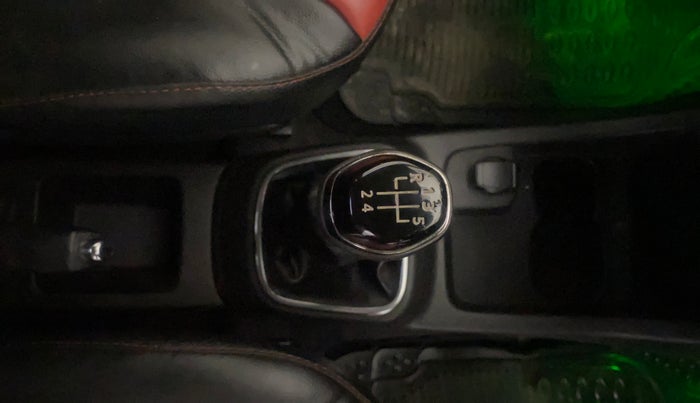 2019 Renault Kwid RXT 1.0 (O), Petrol, Manual, 31,523 km, Gear Lever