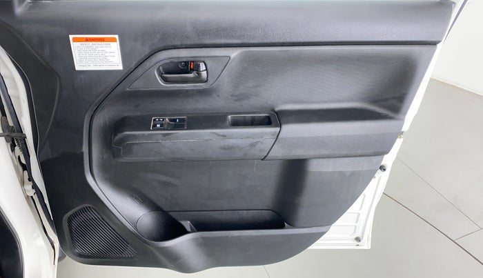 2021 Maruti New Wagon-R LXI CNG 1.0 L, CNG, Manual, 22,185 km, Driver Side Door Panels Control